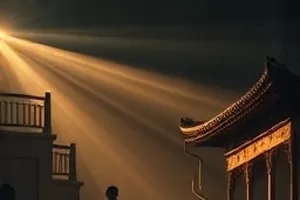 夜色放映厅中亮起的银幕光柱与整齐排列的座椅